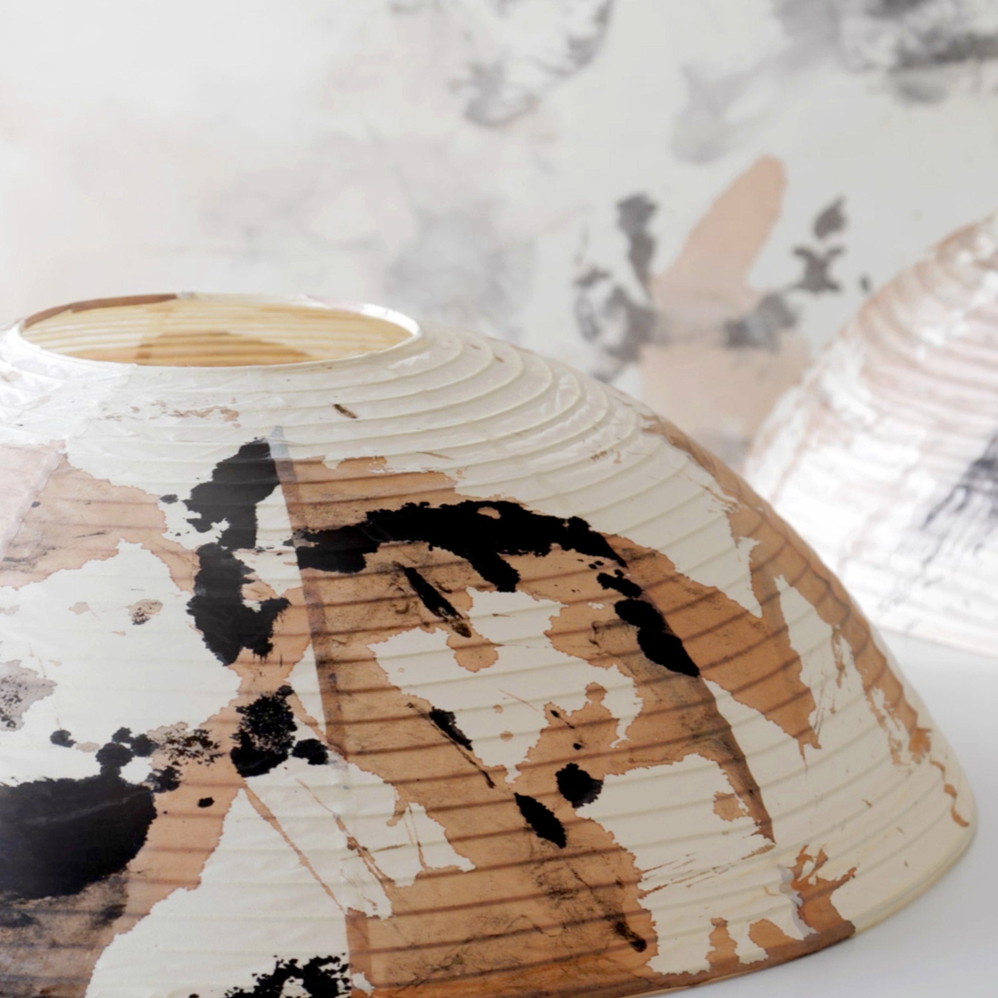 Maru hand-painted chōchin washi shade shown in Kakishibu