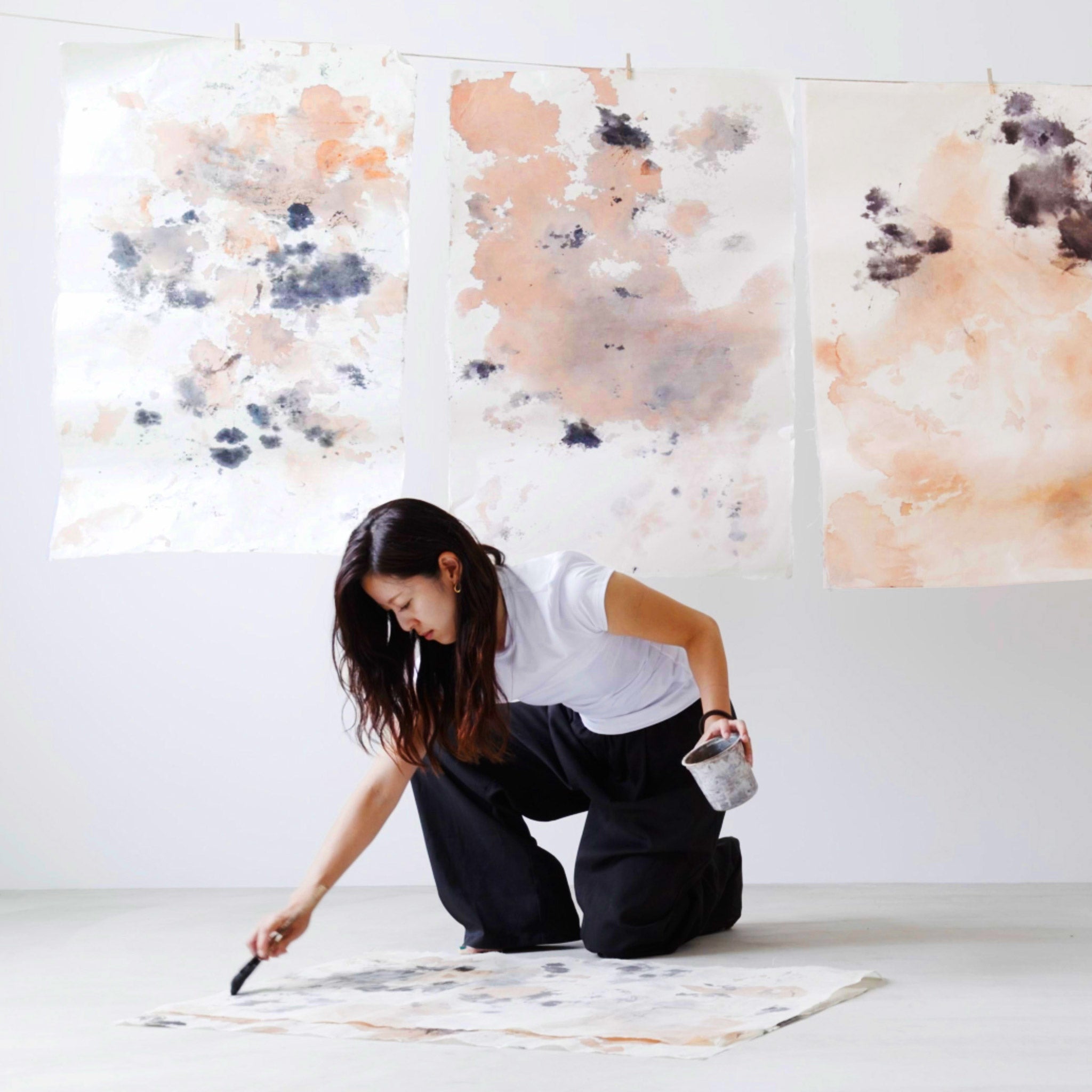 Maru Kakishibu washi being painted